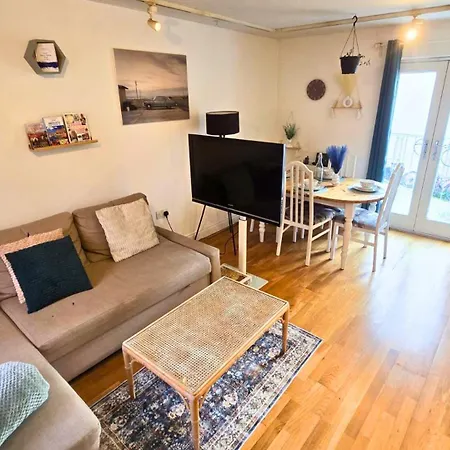 Urban Oasis Stylish Boho Flat In