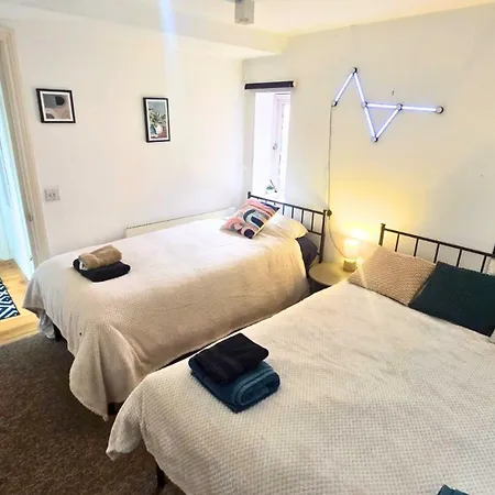 Urban Oasis Stylish Boho Flat In *