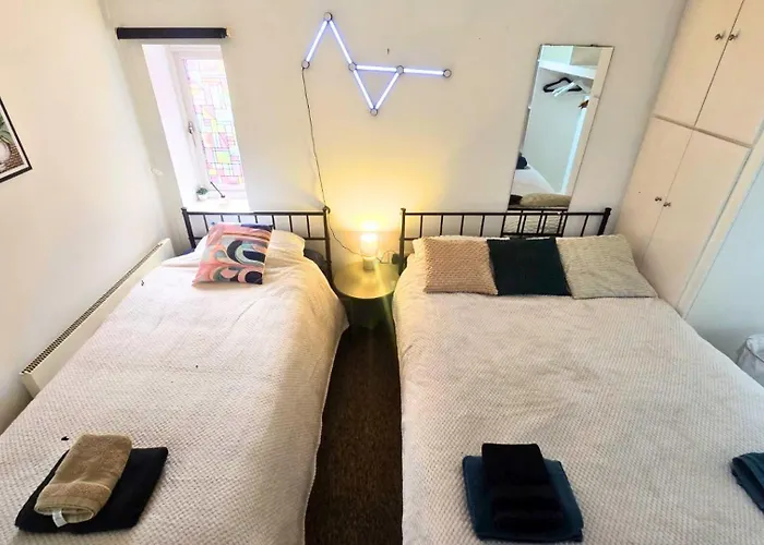 Urban Oasis Stylish Boho Flat In Μπρίστολ