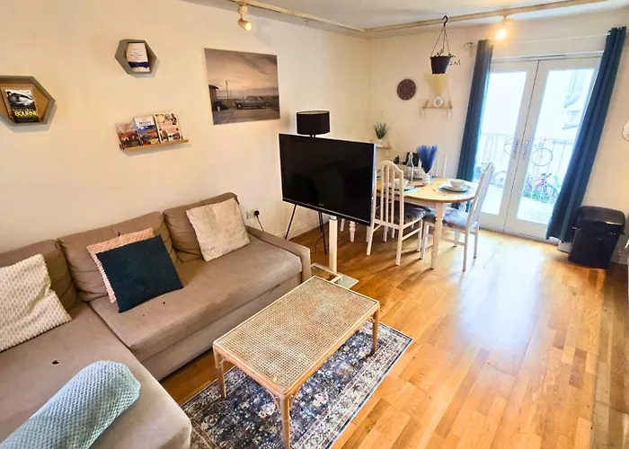 Urban Oasis Stylish Boho Flat In